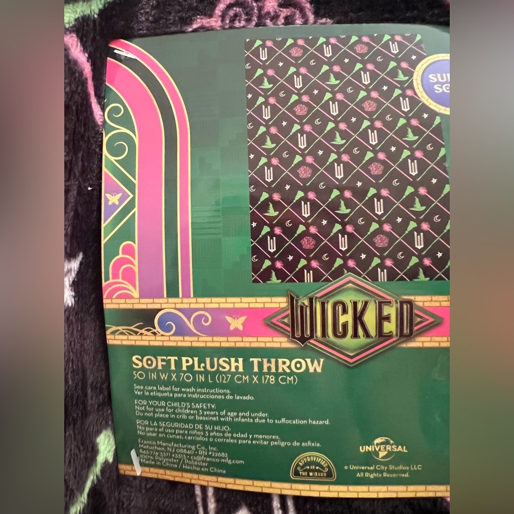 Wicked Musical Soft Plush Throw Blanket – 50” x 70” – Super Soft - Picture 4 of 7